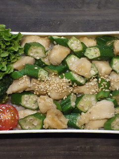 電子レンジで簡単★鶏胸肉とオクラの丼弁当-レシピのメイン写真