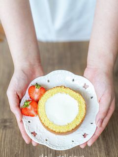 ロールケーキとホワイトチョコクリーム-レシピのメイン写真