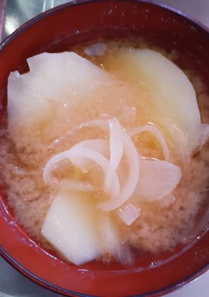 とっても簡単★じゃがいもと玉ねぎの味噌汁-レシピのメイン写真