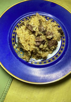 赤ワインで煮込んだ牛肉でガーリックご飯-レシピのメイン写真
