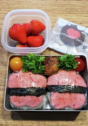 高2男子弁当!花ソーセージのおにぎり♪1-レシピのメイン写真