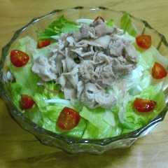 รูปของ 肉が柔らかな冷しゃぶサラダ