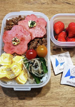 旦那弁当！花ソーセージ＆そぼろ！春弁当♪-レシピのメイン写真