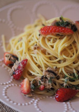 甘くないいちごの時期に！いちごパスタ-レシピのメイン写真