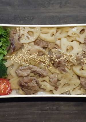 電子レンジで簡単★豚肉とレンコンの丼弁当-レシピのメイン写真