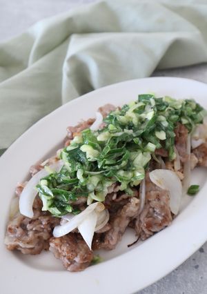 新玉ねぎでネギ塩レモンだれの豚肉炒め-レシピのメイン写真