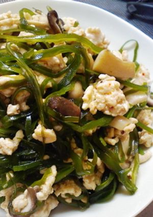 ご飯がすすむ♪切り昆布と鶏ひき肉の炒め煮-レシピのメイン写真