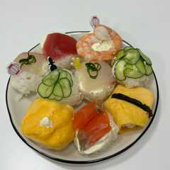 รูปของ ひな祭りクリームチーズてまり寿司🍣