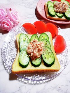 ツナマヨ& 胡瓜オン·ザ·トースト*♡-レシピのメイン写真