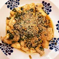 รูปของ 胸肉のにらとねぎだれ。