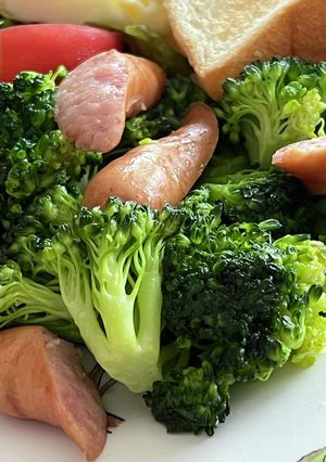 6分で🥦ブロッコリーとウインナーの蒸炒め-レシピのメイン写真