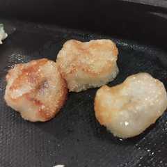 รูปของ さくとろ焼きこんにゃく餅 #Ω#