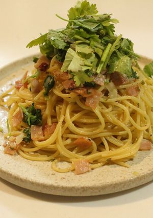 ・・パクチーとハムのペペロンチーノ・・-レシピのメイン写真