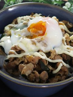 ボリューム満点◎簡単!豚肉のスタミナ丼-レシピのメイン写真