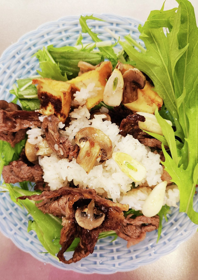 きのこと牛切り落としで贅沢焼きご飯-レシピのメイン写真