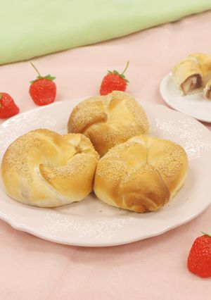 苺あんとクリームチーズのリングパン-レシピのメイン写真