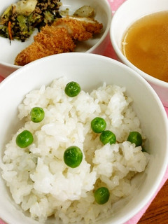 【保育園の給食】グリンピースごはん-レシピのメイン写真