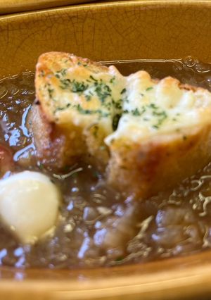 オニオングラタンwithカップレーゼ-レシピのメイン写真