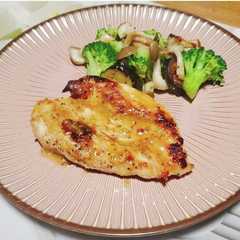 รูปของ 彩り野菜のチキンソテー