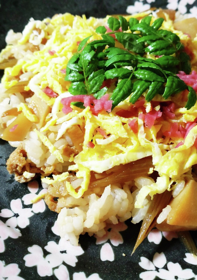ご飯メモ♪タケノコとフキのお寿司-レシピのメイン写真