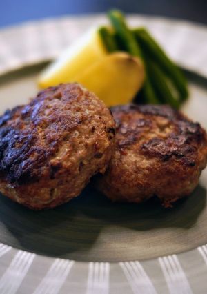 塩が決めてのハンバーグ-レシピのメイン写真