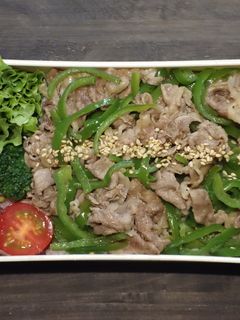 電子レンジで簡単★牛肉とピーマンの丼弁当-レシピのメイン写真