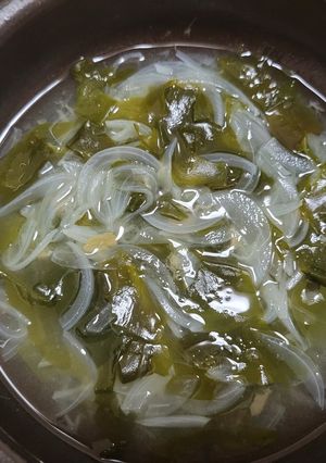 玉ねぎとわかめの梅スープ-レシピのメイン写真