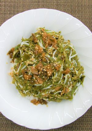 さらっと食べられる！中華風めかぶ丼-レシピのメイン写真