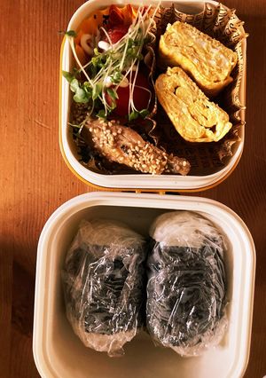 JK弁当おにぎり2個とおかず-レシピのメイン写真