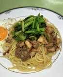 牛肉とエリンギほうれん草のニンニクパスタ
