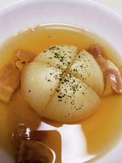 玉ねぎ丸々スープ煮!放置で20分♪-レシピのメイン写真