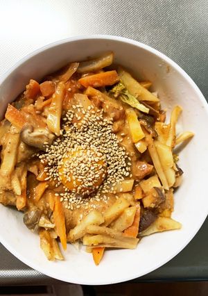 お一人様☆野菜たっぷりピリ辛ウインナー丼-レシピのメイン写真