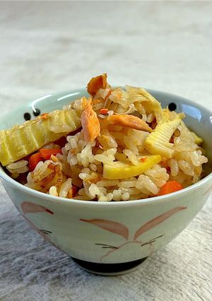 簡単!旬のたけのこと焼き鮭の炊き込みご飯-レシピのメイン写真