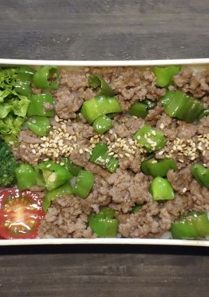 ごま油香る♪ししとうとひき肉の丼弁当-レシピのメイン写真