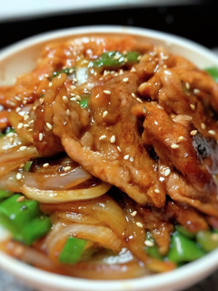豚肉と玉ねぎのオイスターソース丼-レシピのメイン写真