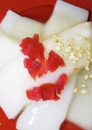 梅昆布茶で　餡かけ梅モチ　葛湯風-レシピのメイン写真