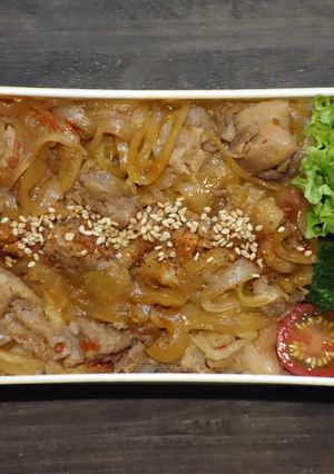 レンジで簡単★豚肉と玉ねぎの甘辛豚丼弁当-レシピのメイン写真