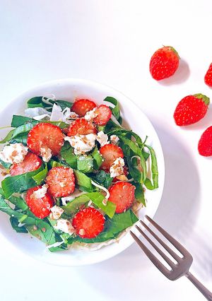 可愛い！苺とクリームチーズのサラダ-レシピのメイン写真