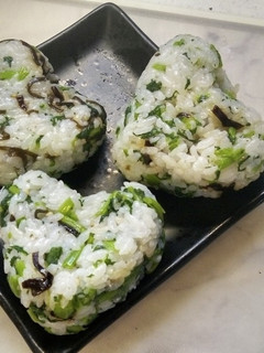 かぶの葉&塩昆布のおにぎり-レシピのメイン写真