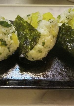 沢庵&大葉の韓国海苔で巻いたおにぎり-レシピのメイン写真