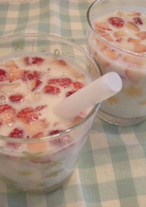 ココナッツいちごミルク(´♡ω♡`)-レシピのメイン写真