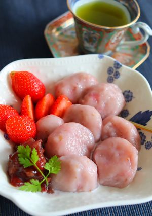 春のおやつ♪苺入りの豆腐白玉団子-レシピのメイン写真