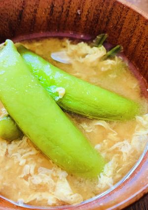 スナップエンドウとふんわり卵のお味噌汁-レシピのメイン写真