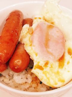 ウインナー目玉焼き丼♪-レシピのメイン写真