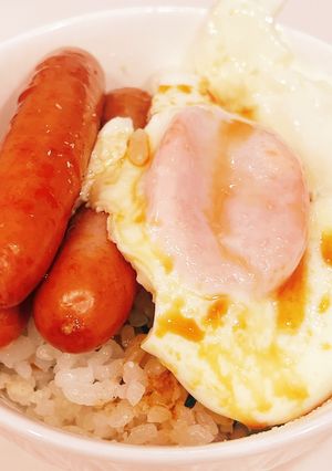 ウインナー目玉焼き丼♪-レシピのメイン写真