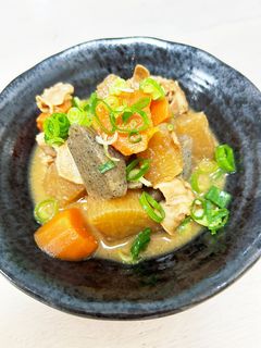 豚バラ大根、蒟蒻の味噌煮込-レシピのメイン写真