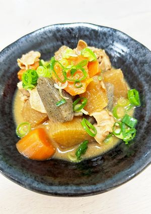 豚バラ大根、蒟蒻の味噌煮込-レシピのメイン写真