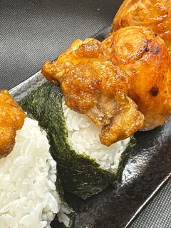 甘辛たれがくせになる2種類唐揚げおにぎり-レシピのメイン写真