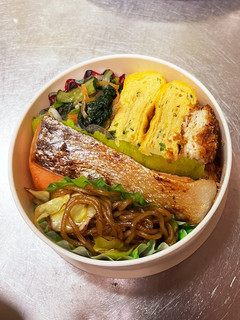 毎日のお弁当〜鮭と焼きそば〜-レシピのメイン写真