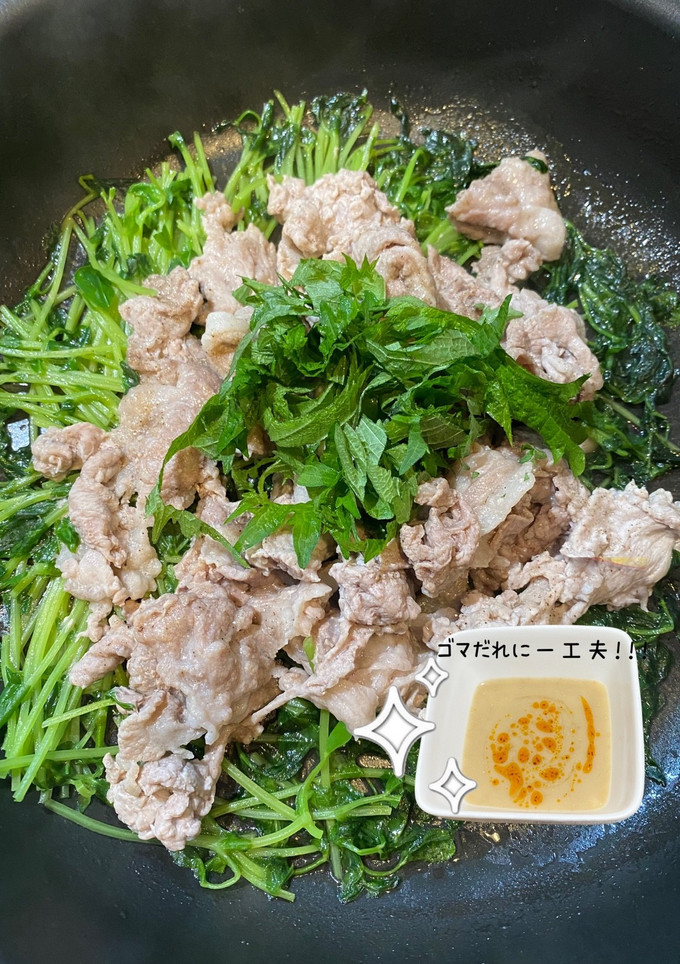 ゴマだれで食べる豆苗と豚こま蒸し-レシピのメイン写真